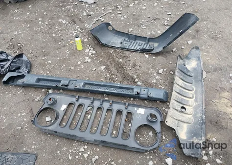 2013 Jeep Wrangler Unlimited Sahara z USA, uszkodzony, nr VIN 1C4BJWEG5DL661512